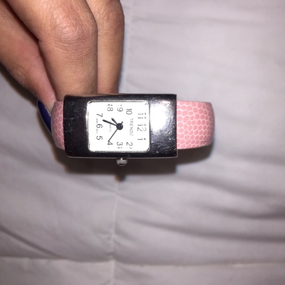 TRENDZ Pink Adjustable Strech Watch - Picture 3 of 6